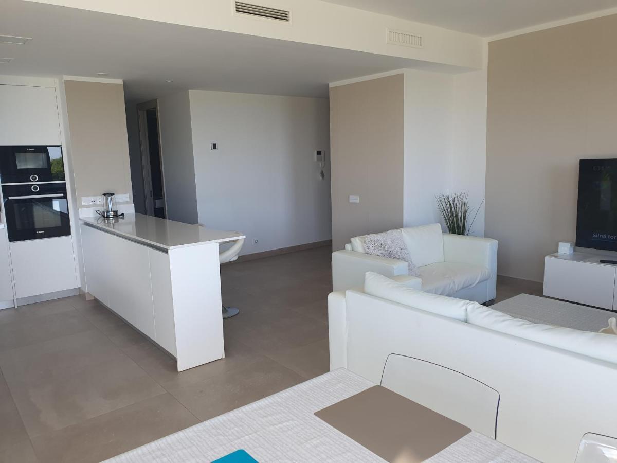 Luxury Beachfront Apartment With Pool, Sauna, Fitness And Gym In Province Malaga, Andalusia Mijas Exterior photo